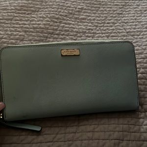 No longer need wallet. It’s to big in my diaper bag.